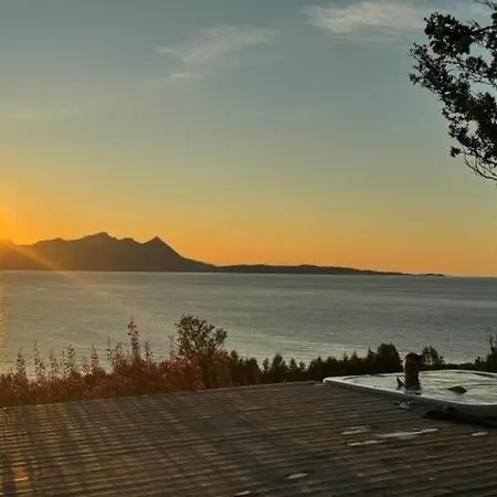 Tranquility, Magnificent Views And Comfort In Lyngen